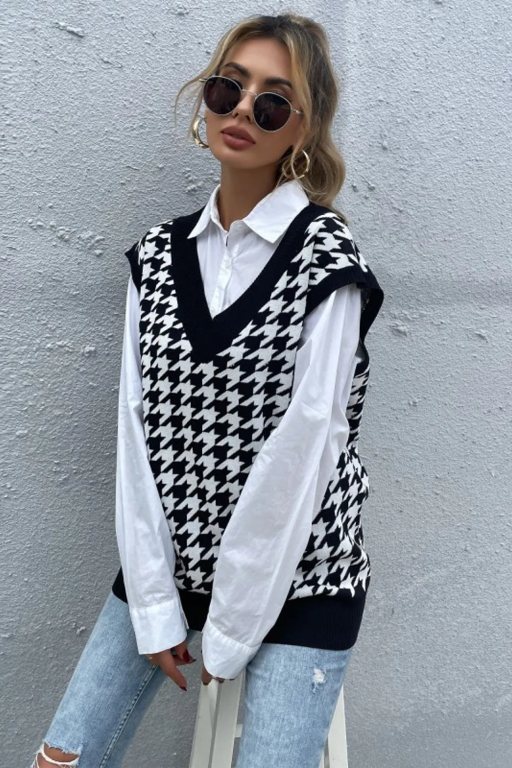 Houndstooth Ribbed V-Neck Sweater Vest